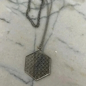 Tory Burch Honeycomb Necklace Pendant B311